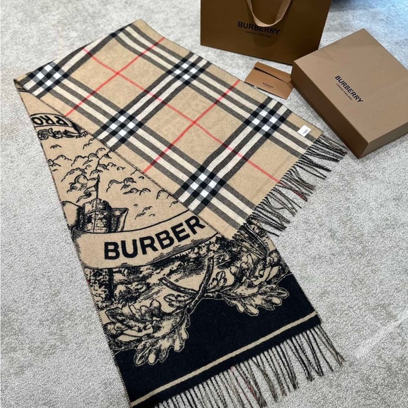 Burberry Tan and Black Men's Scarf - Picture 2 of 9